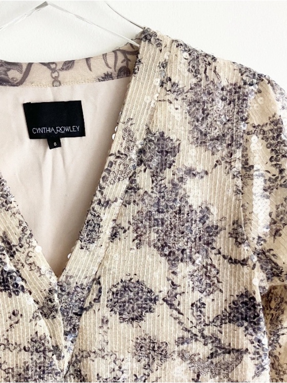 Cynthia Rowley Malia Long Sleeve Sequin Dress Size 6 V Neck Floral Pattern Mini - Picture 3 of 11